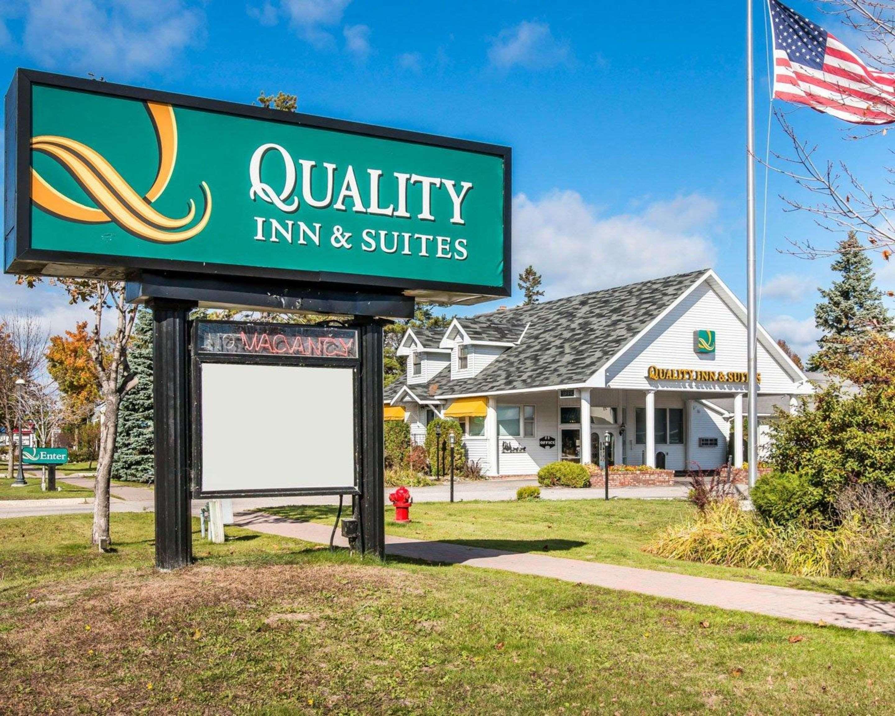 Quality Inn & Suites Mackinaw City Beachfront Luaran gambar