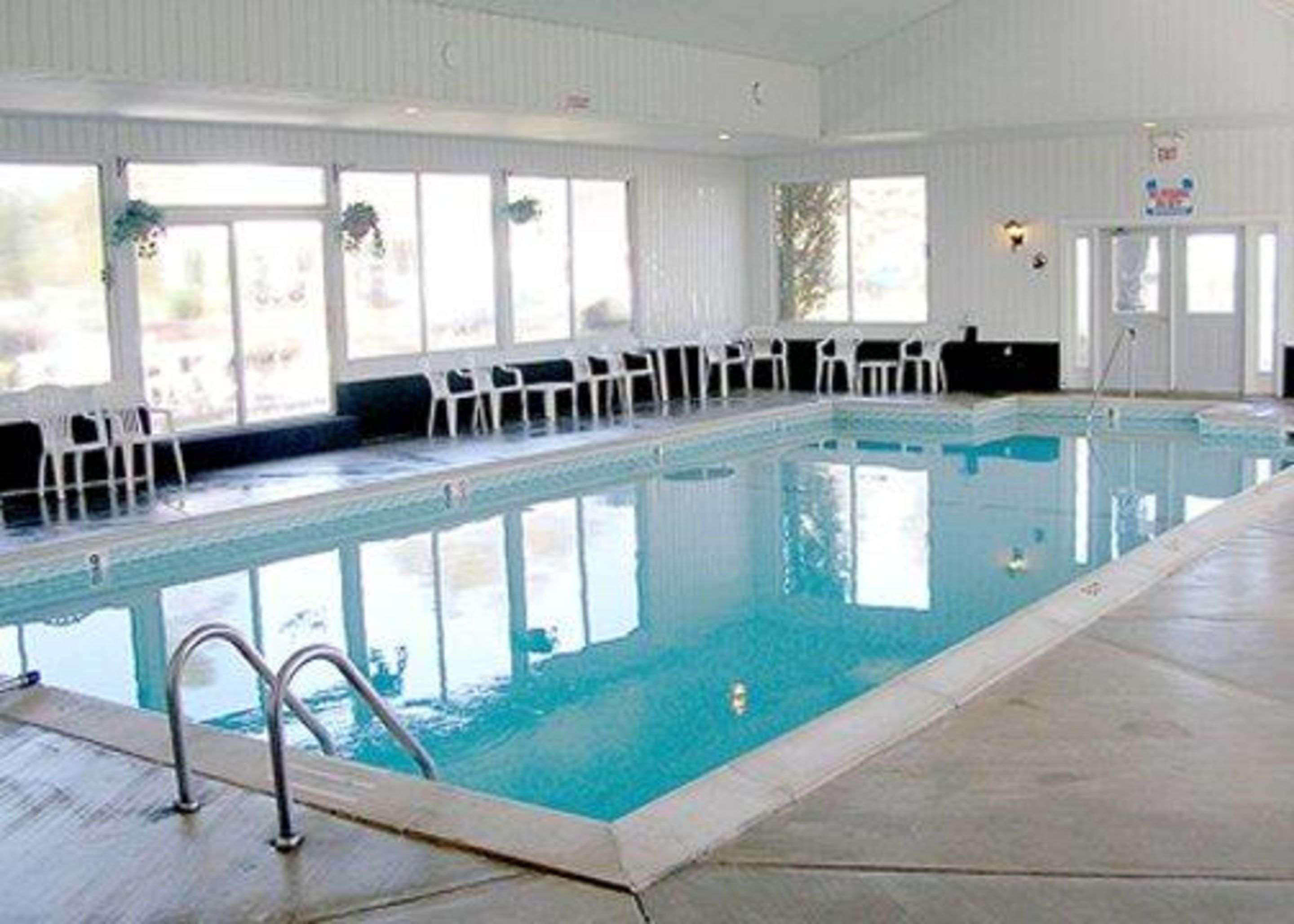 Quality Inn & Suites Mackinaw City Beachfront Kemudahan gambar