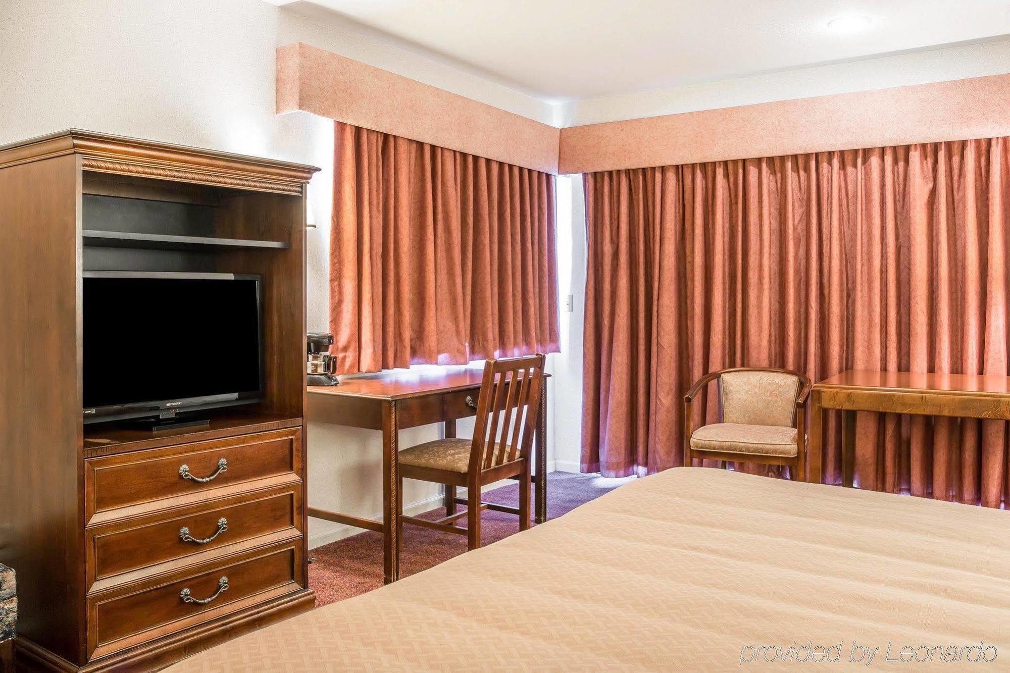 Quality Inn & Suites Mackinaw City Beachfront Luaran gambar