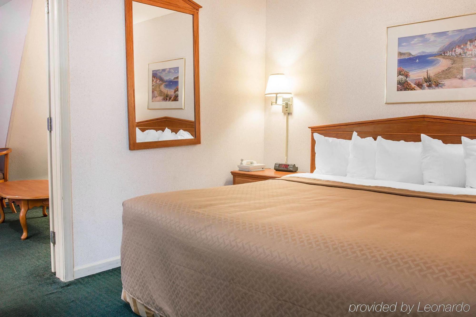 Quality Inn & Suites Mackinaw City Beachfront Luaran gambar