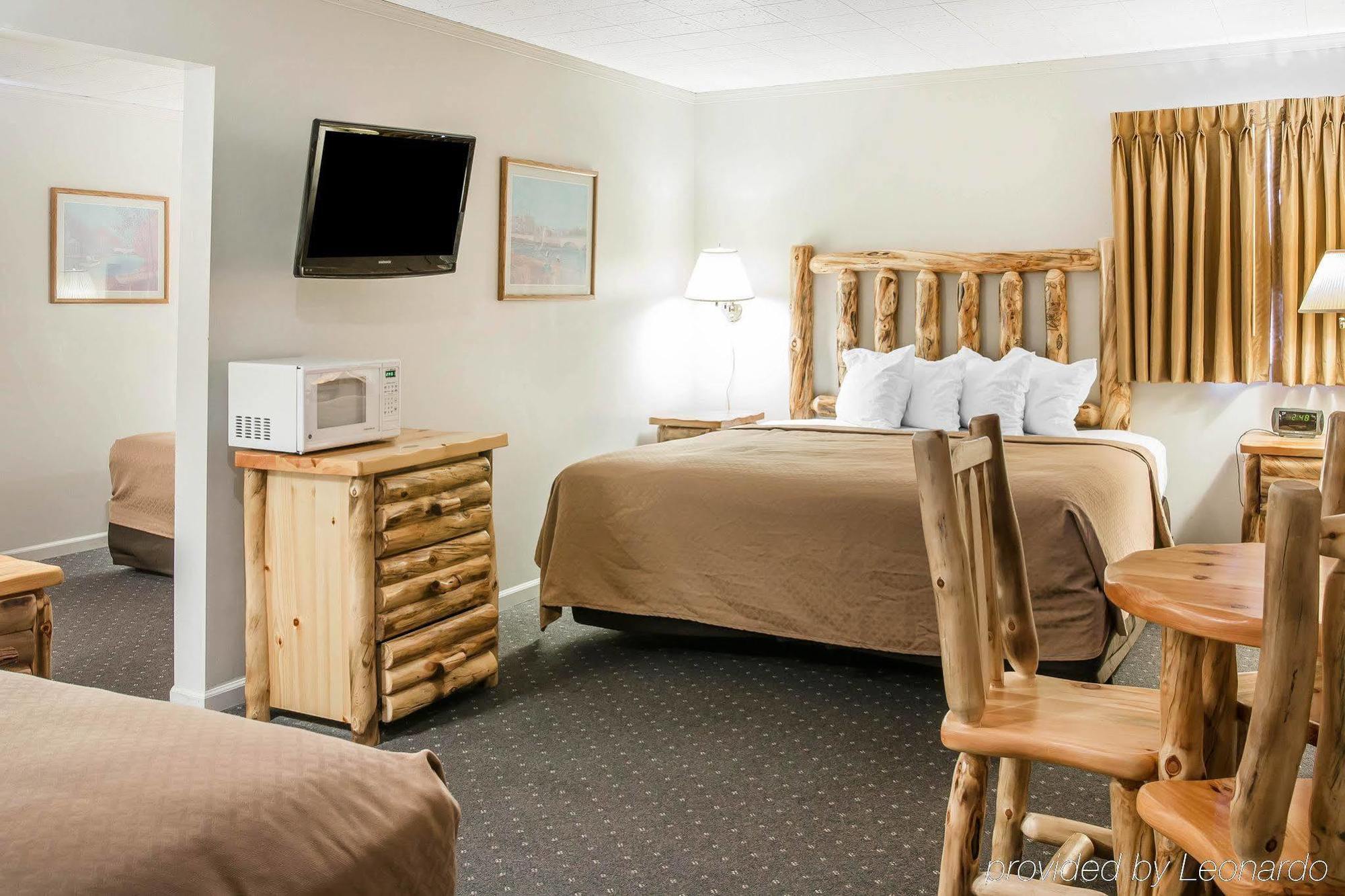 Quality Inn & Suites Mackinaw City Beachfront Luaran gambar